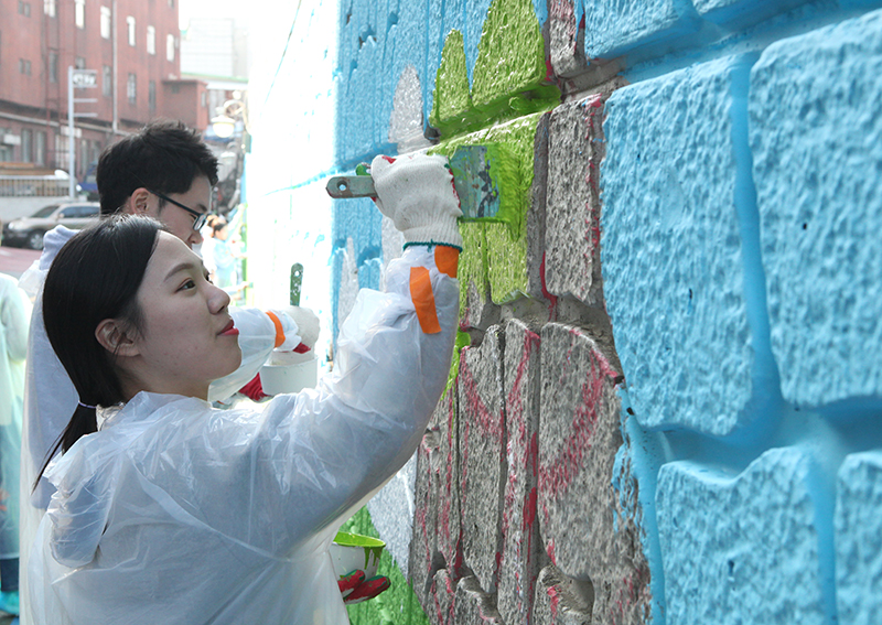 동아쏘시오그룹, 쾌적한 거리 조성을 위한 벽화 그리기 봉사활동 실시